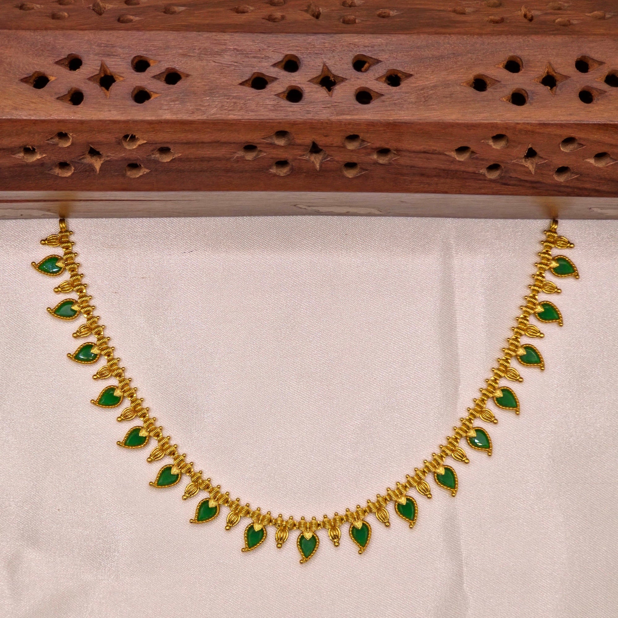 Kerala Palakka Emerald Necklace Set