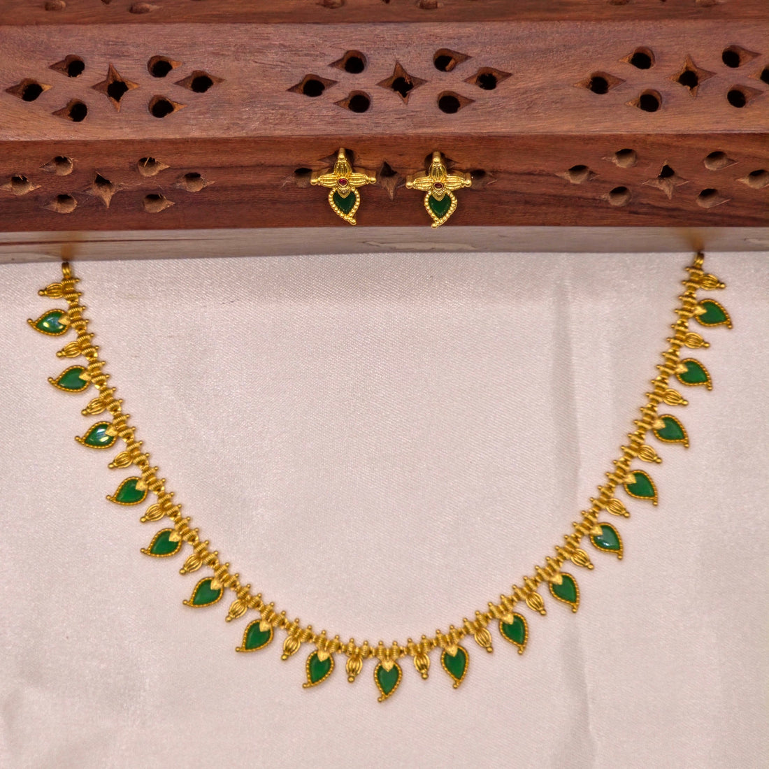 Kerala Palakka Emerald Necklace Set