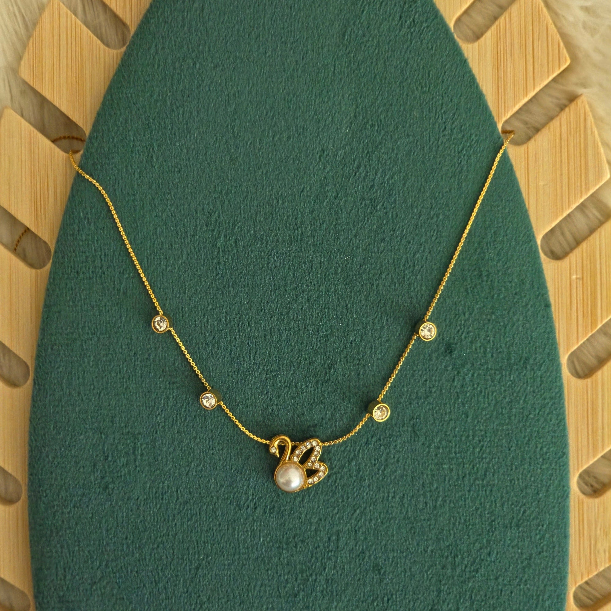 Swan Pearl Necklace