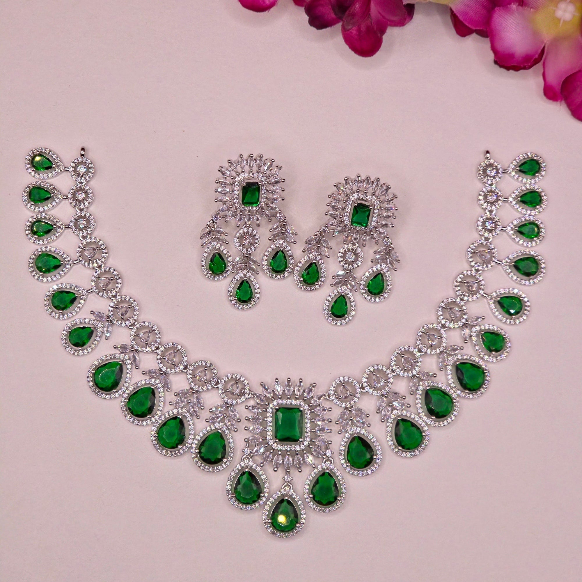 Royal Emerald Diamond Necklace Set