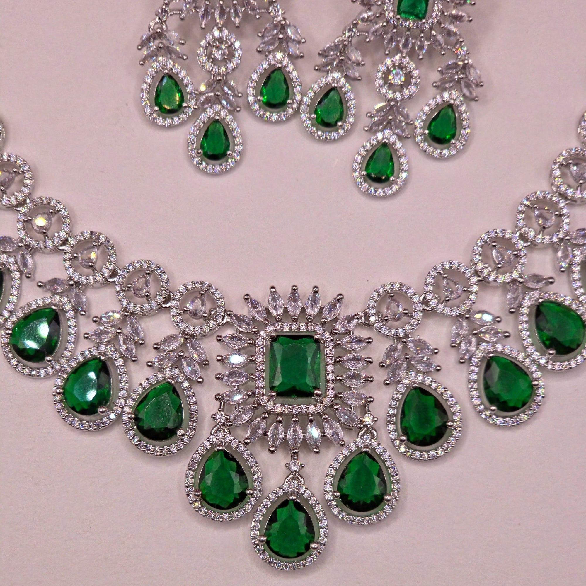 Royal Emerald Diamond Necklace Set