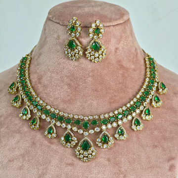 Emerald Kundan Choker Necklace Set