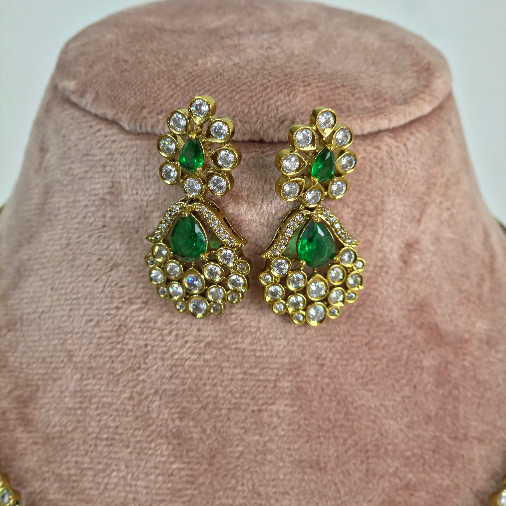 Emerald Kundan Choker Necklace Set