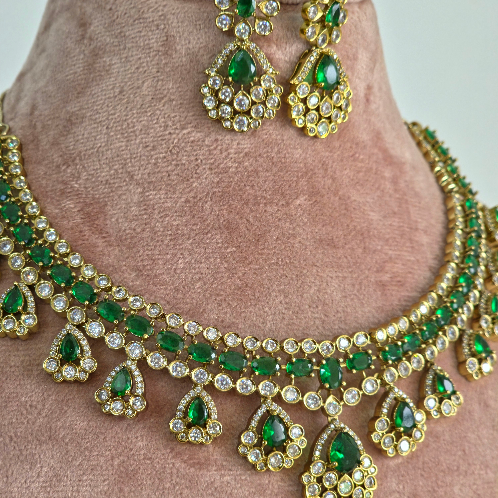 Emerald Kundan Choker Necklace Set