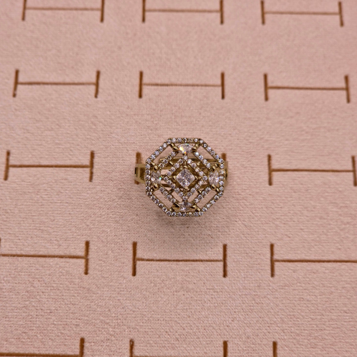 Geometric Diamond Lattice Ring