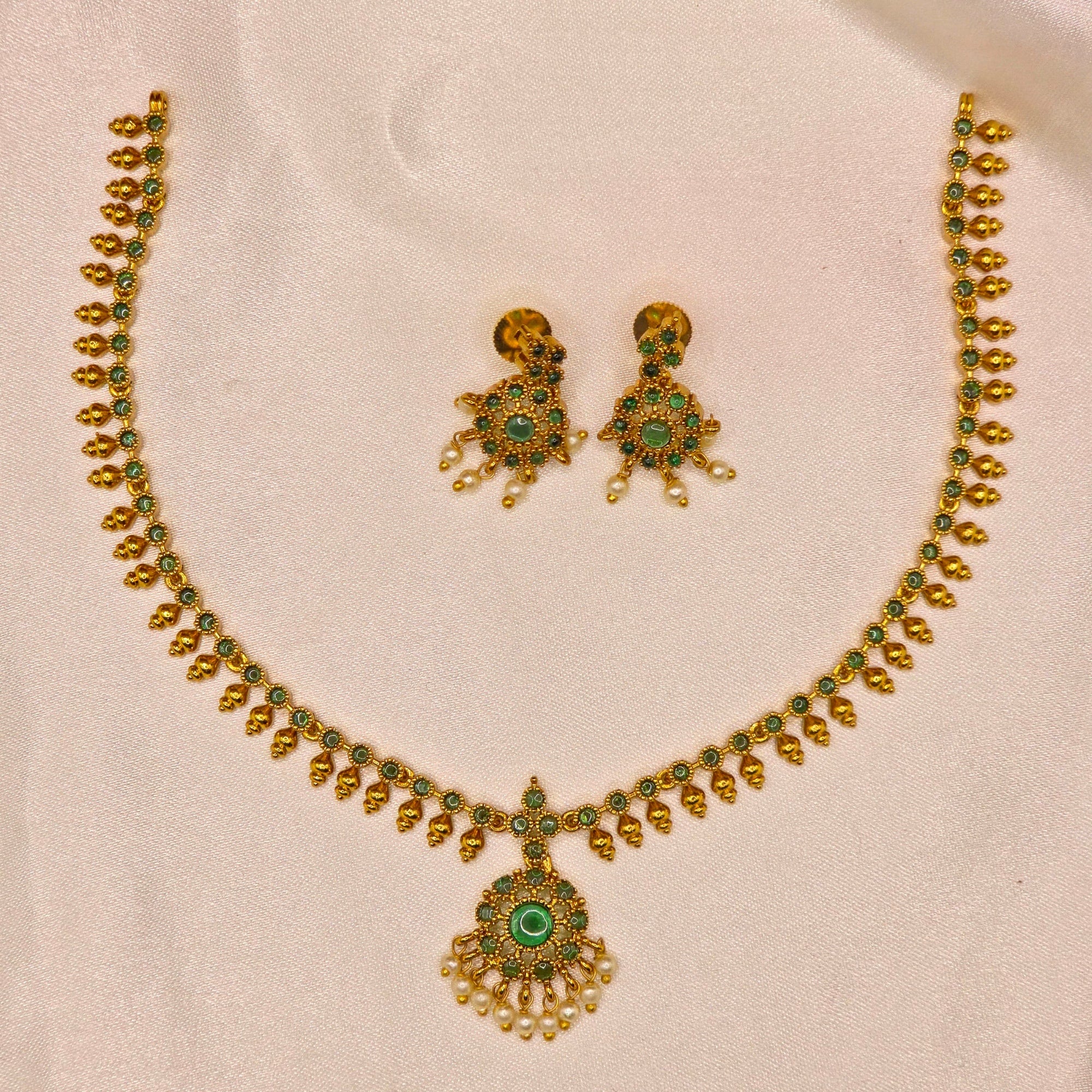 Emerald Bloom Pendant Necklace Set