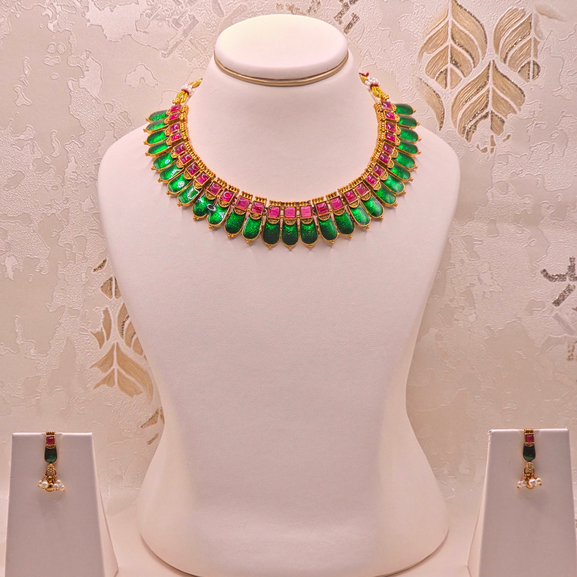 Emerald Ruby Collar Set