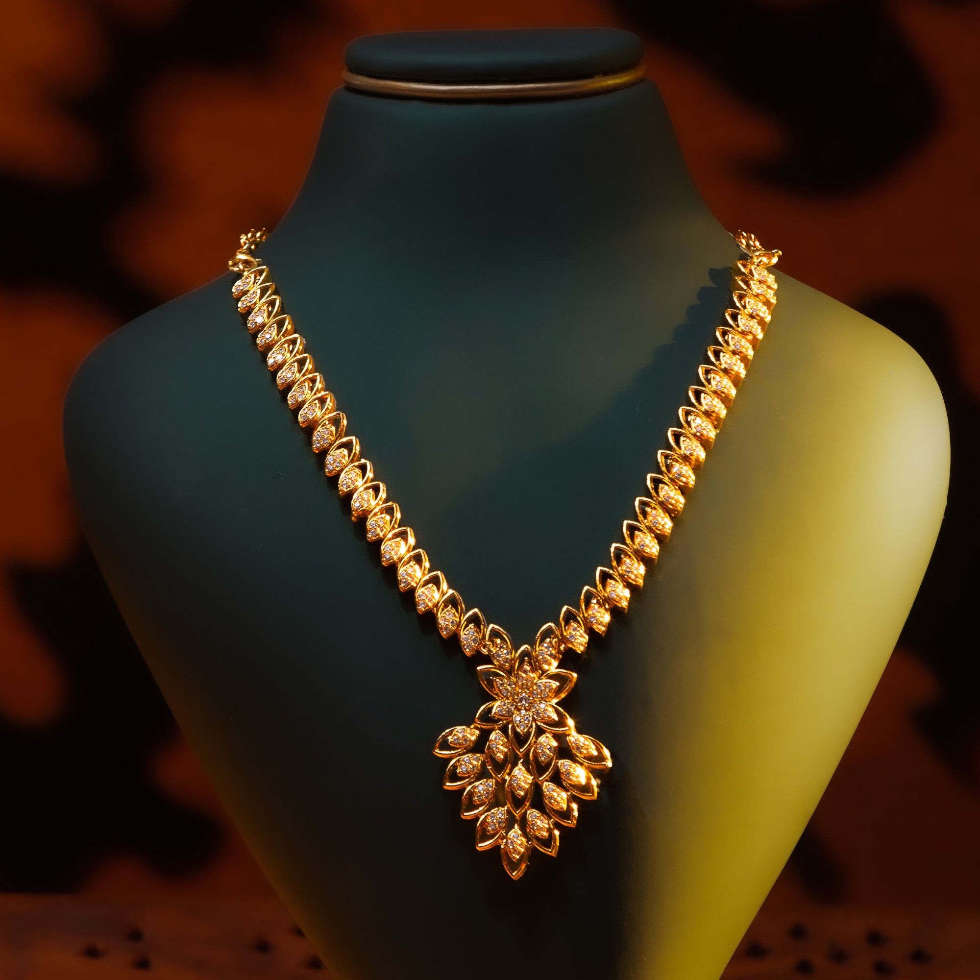 Gold Floral Pendant Leaf Chain Necklace