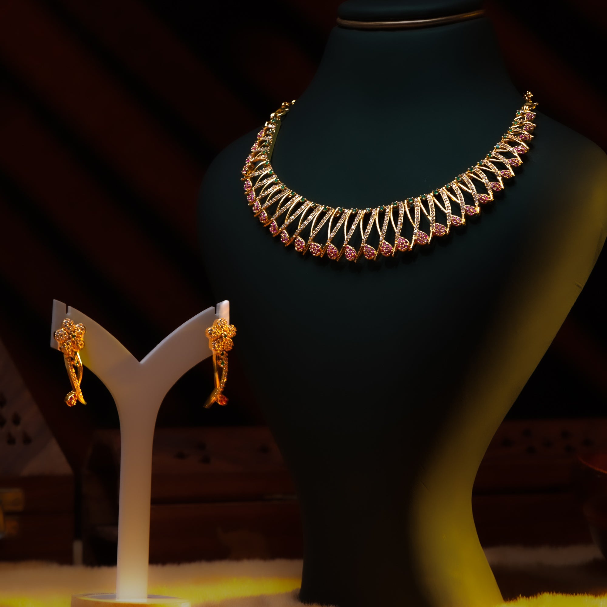 Golden Radiance Necklace Set