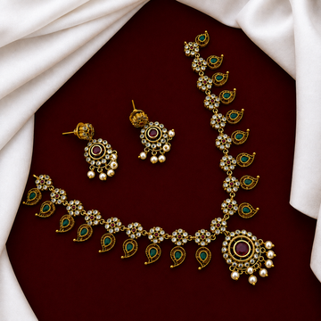 Green Stone Pearl Necklace