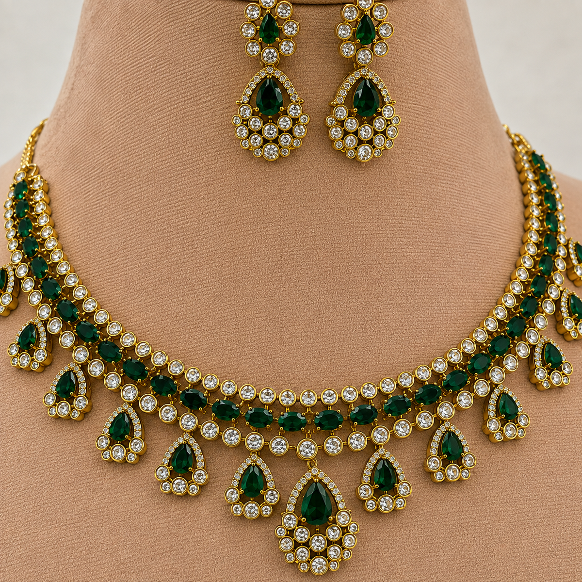 Emerald Kundan Choker Necklace Set