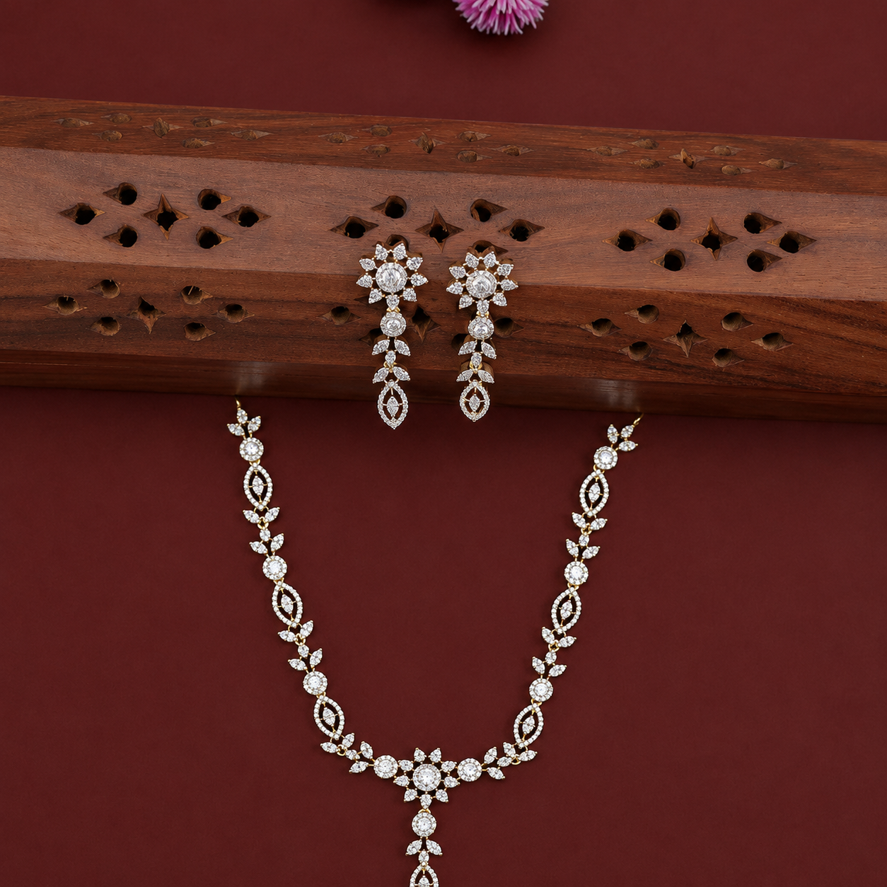 Aurelia AD Pendant Neckpiece