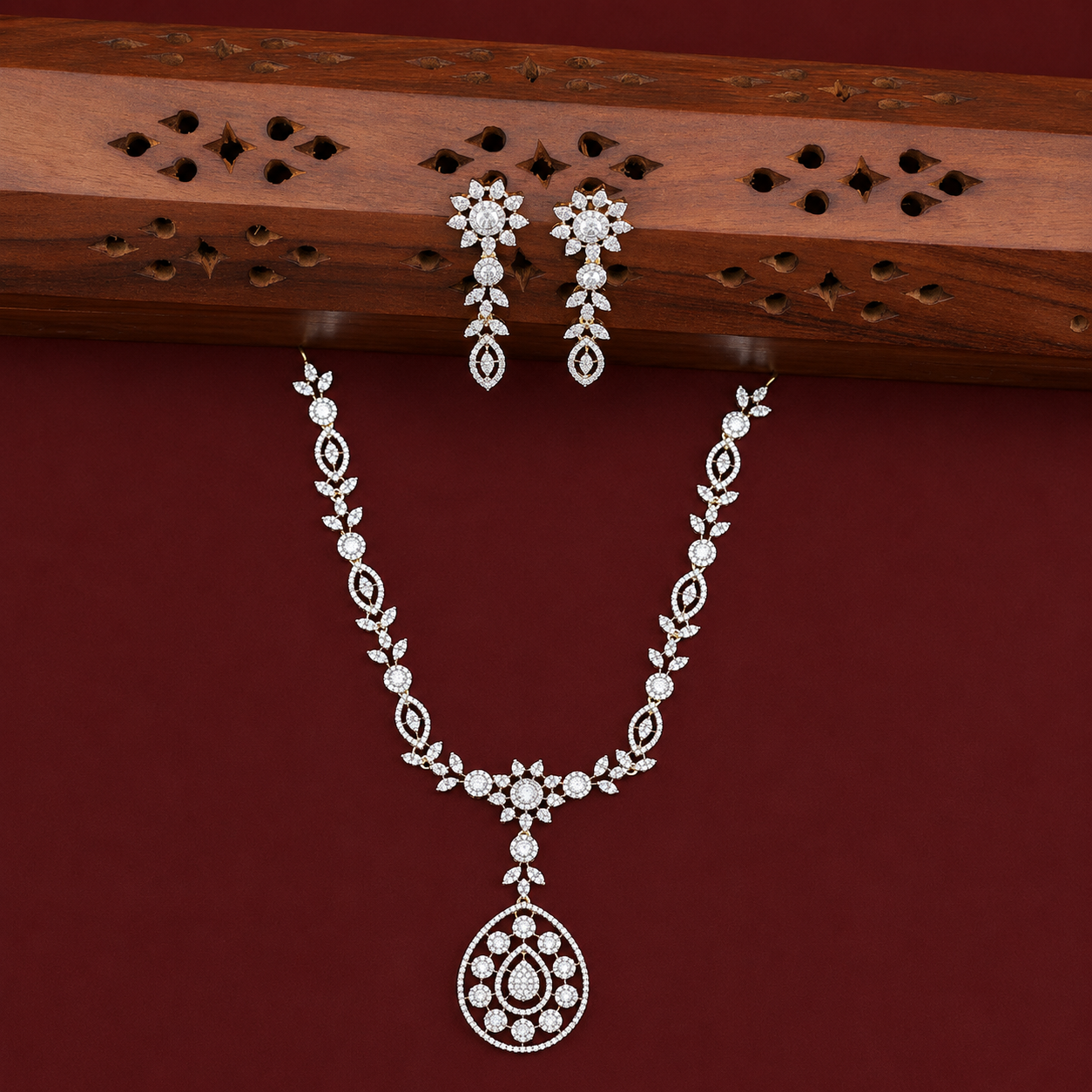 Aurelia AD Pendant Neckpiece