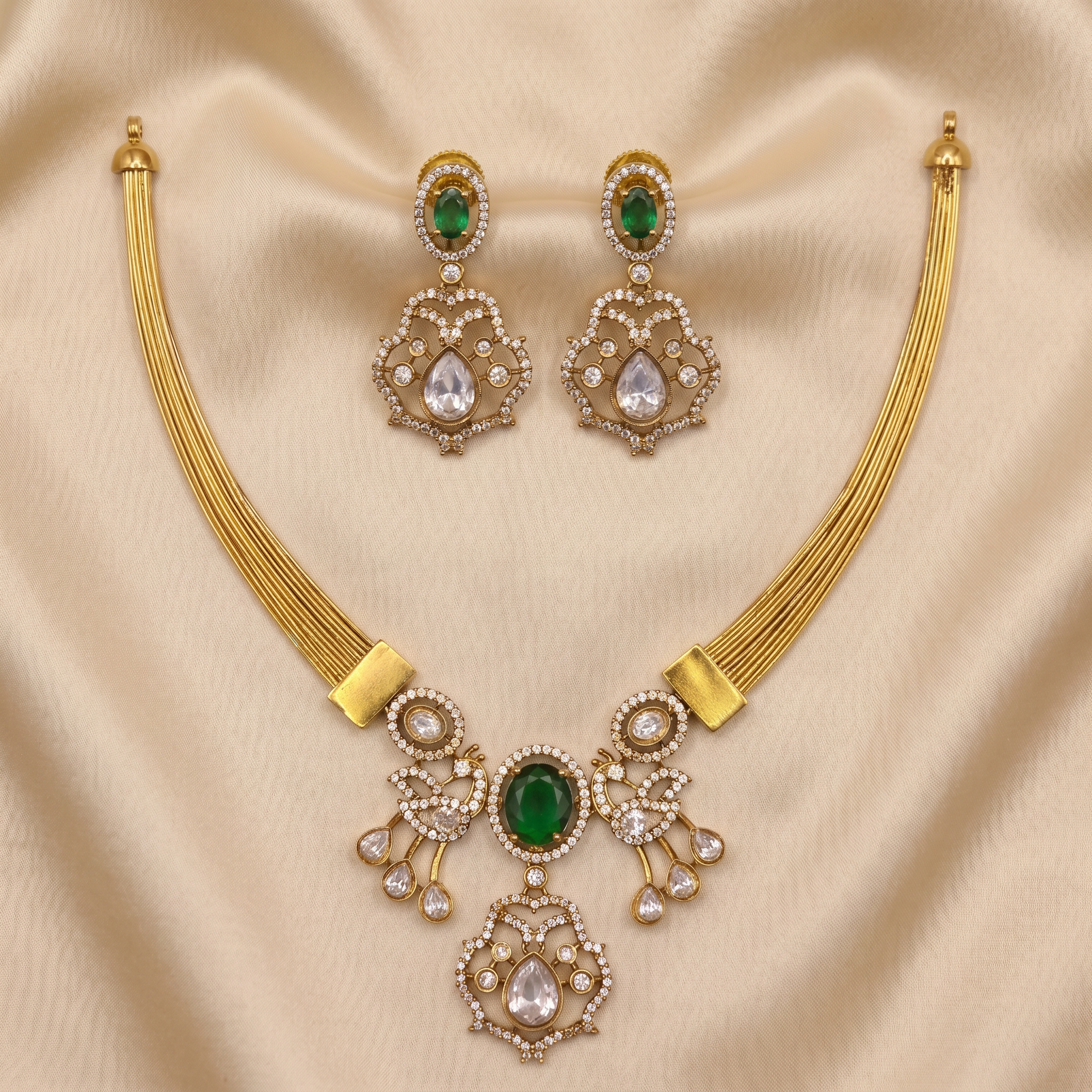 Royal Emerald Kundan Victorian Designer Hasli Set
