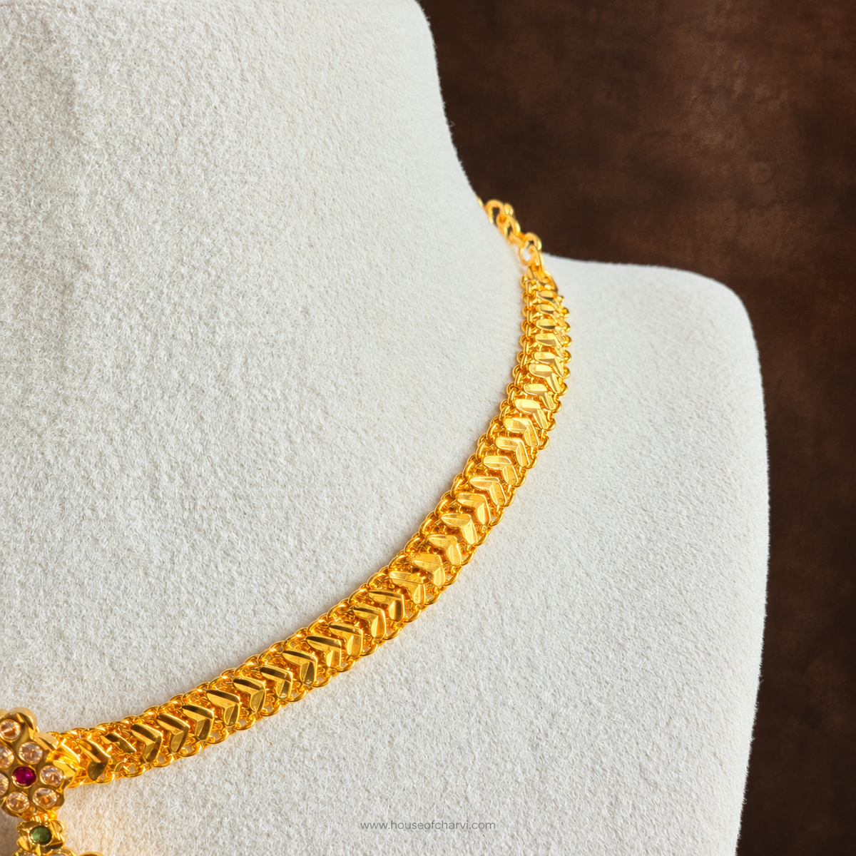 Circular Stone Pendant Necklace