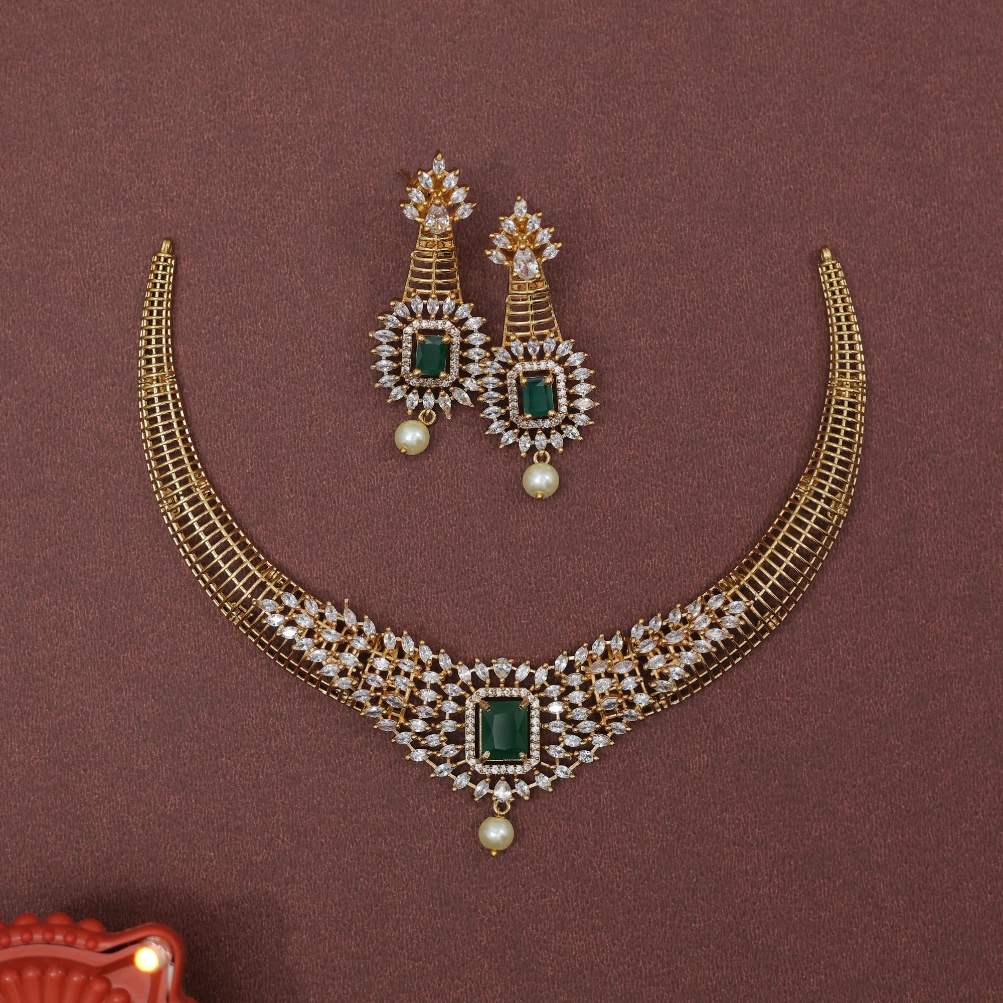 EMERALD AURA NECKLACE