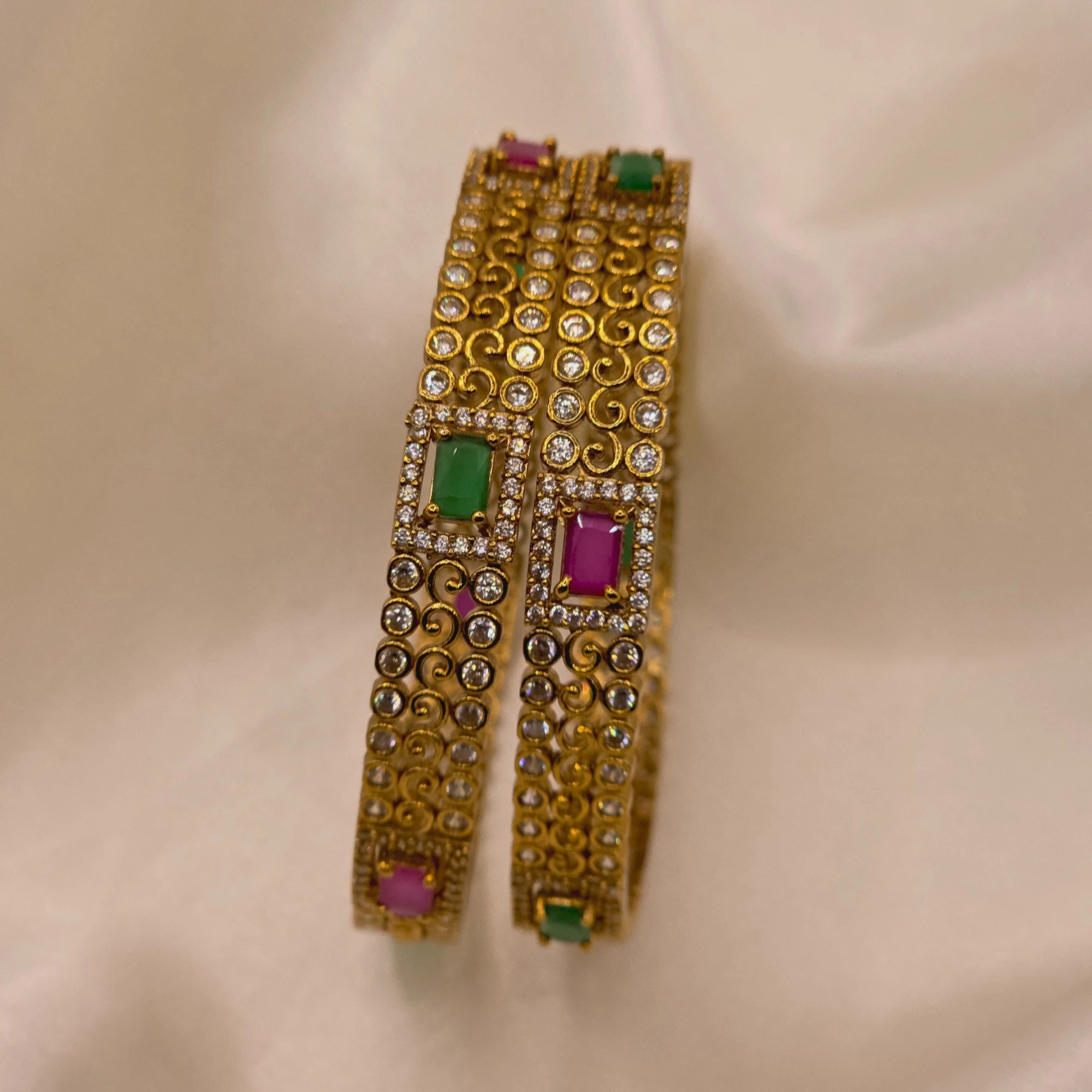 NON IDOL RUBY EMERALD AD BANGLES