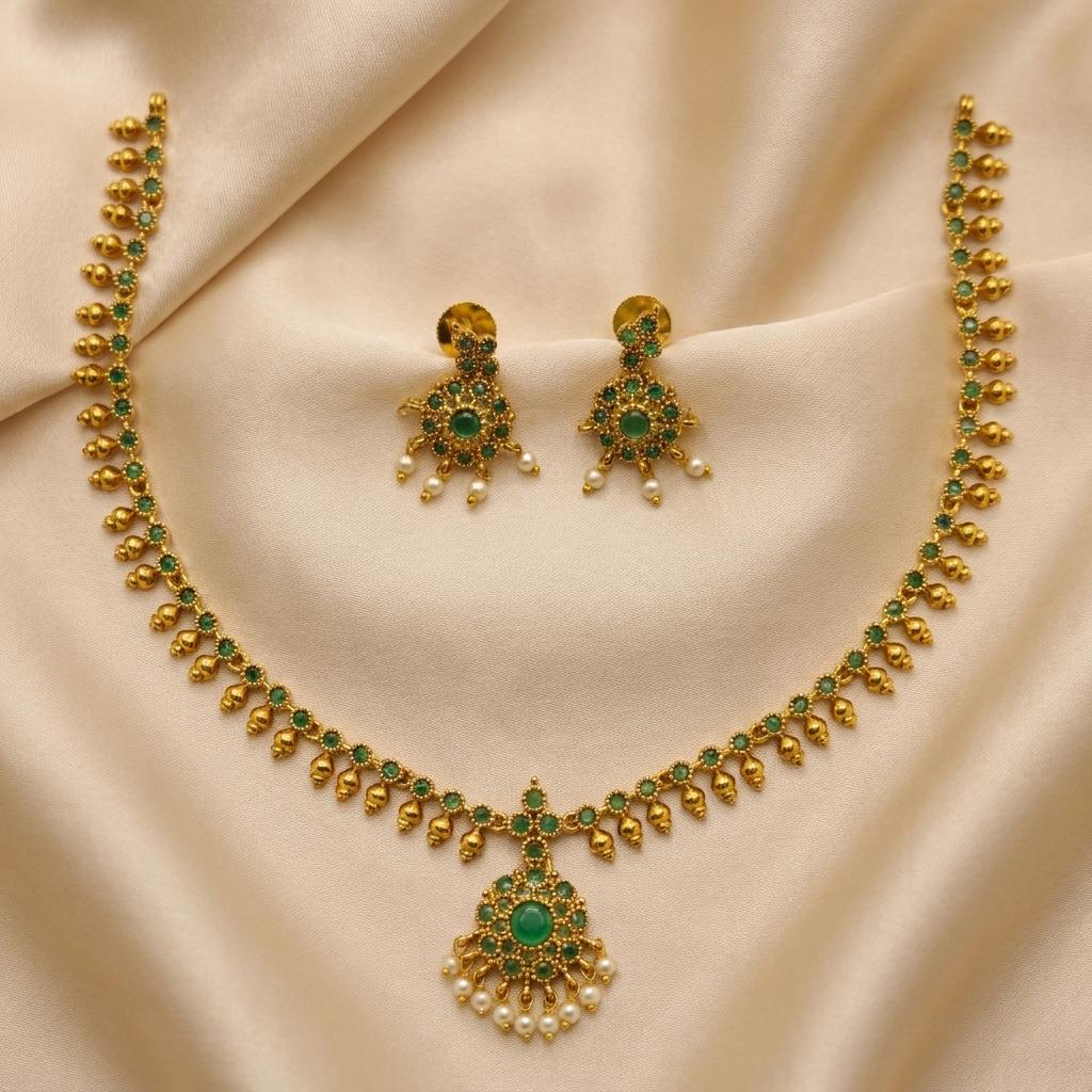 Emerald Bloom Pendant Necklace Set