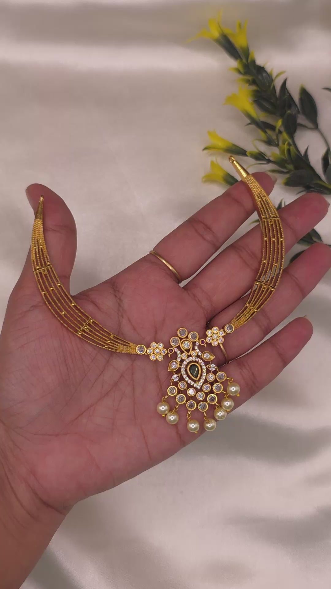 Kundan Pearl Pendant Necklace Set