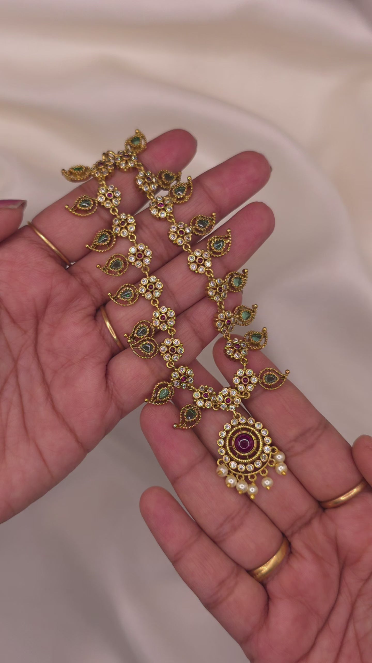 Green Stone Pearl Necklace